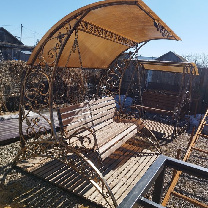 Качеля кованая с полом