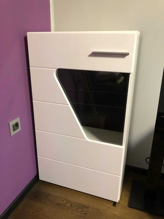 Дизайнерски Гардероб и Скрин с блум механизми,Тоалетка с лед огледало