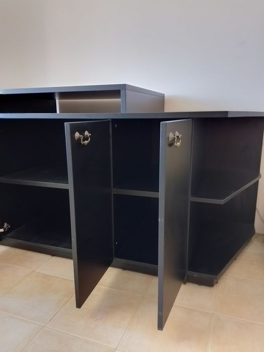 Голям поръчков шкаф