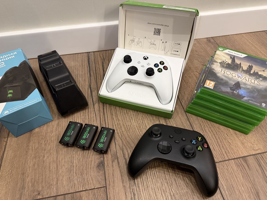 Xbox series X 1 Tb SSD + 2 геймпада