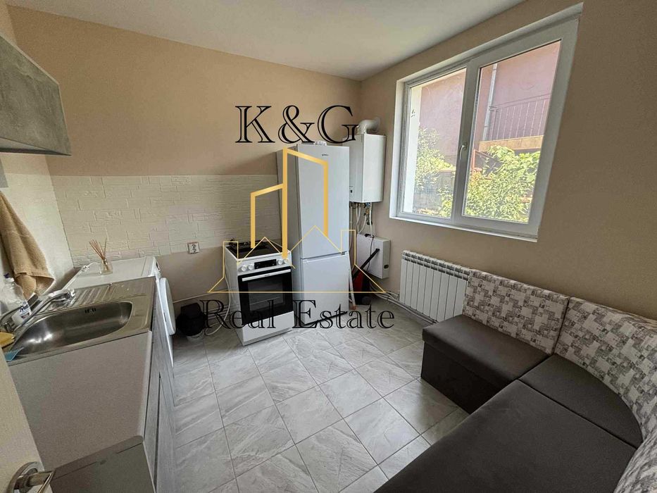 Етаж от кооперация след основен ремонт !