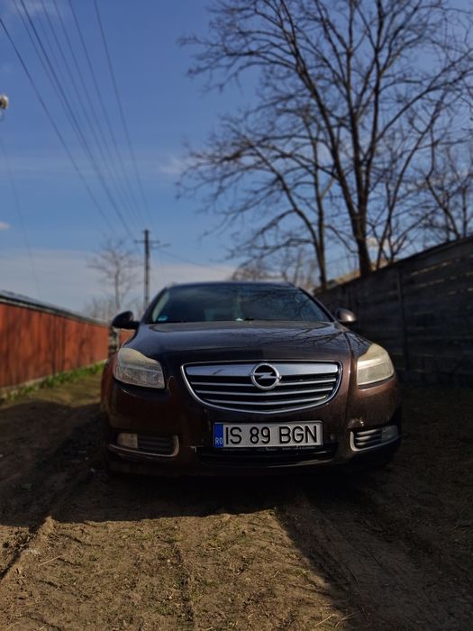 Vând Opel insignia