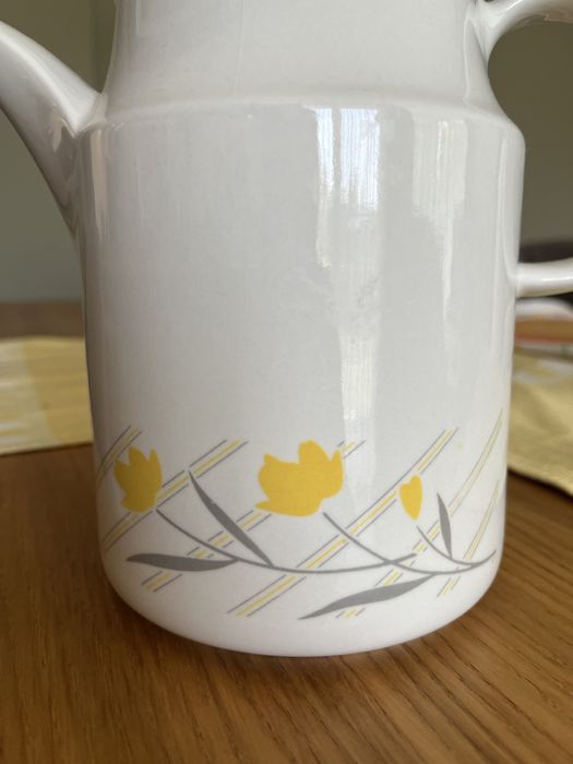 Порцеланов чайник