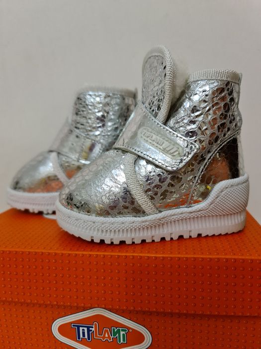 Зимние угги для девочки.