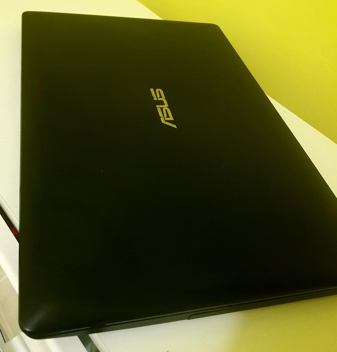 Лаптоп Asus, като нов