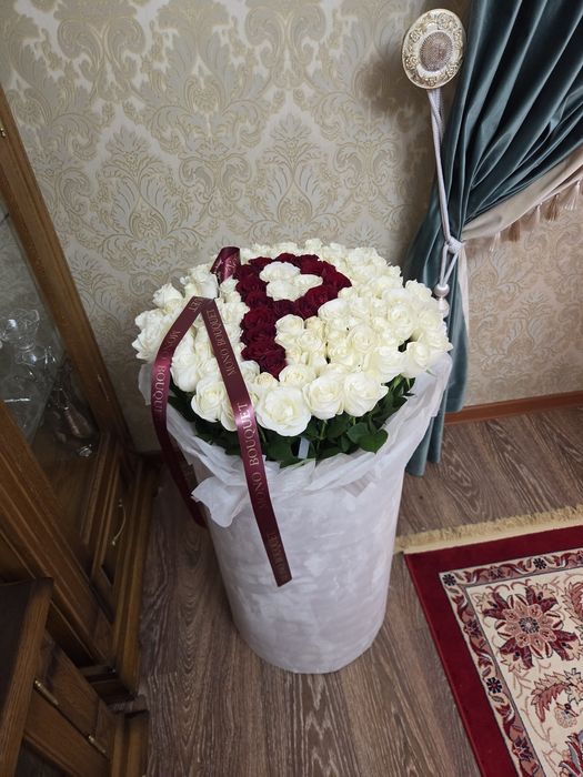 Цветы 101 роза в коробке