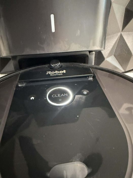 iRobot Roomba i8+