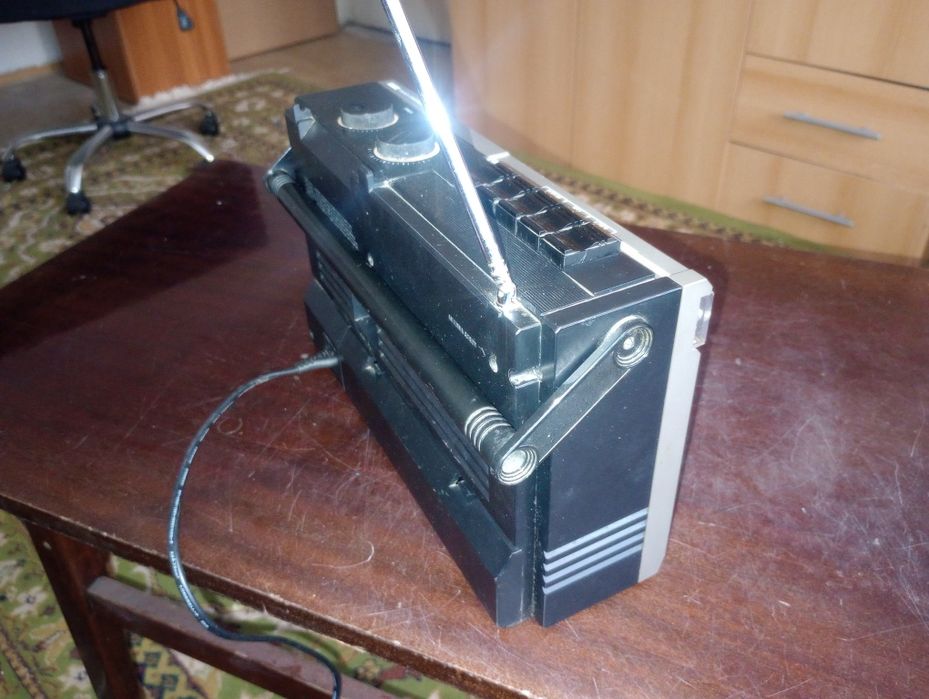 Radiocasetofon Philips, model D7030, funcțional, ieftin