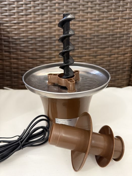 Шоколадов фонтан с 3 нива