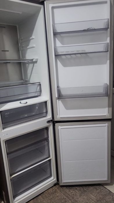 Холодильник Samsung в хорошем состоянии