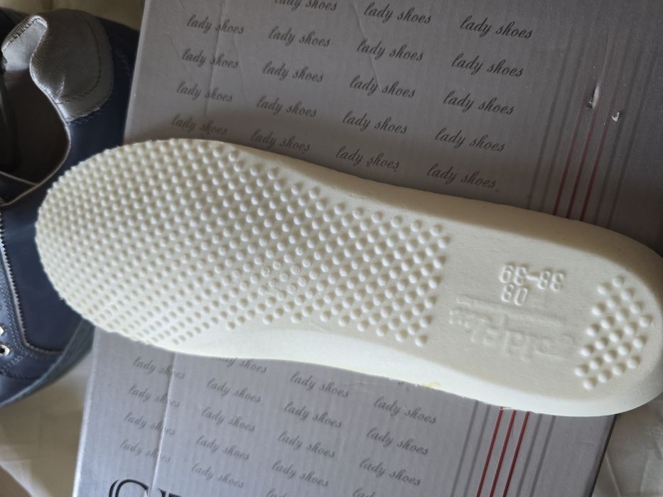 нови обувки с мека стелка 38 номера