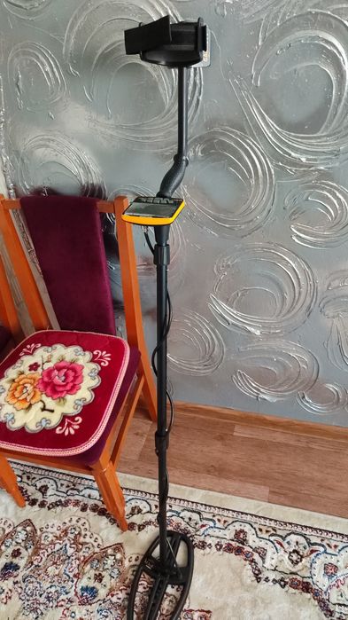 Срочно продам металлоискатель Garrett apex