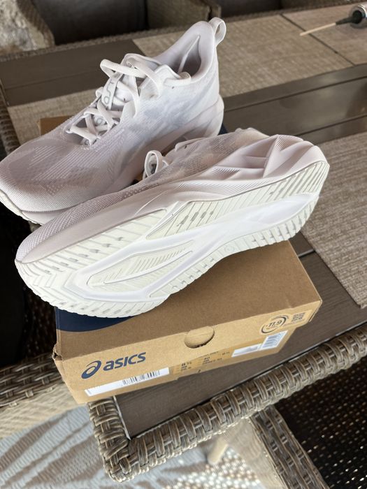 Нови дамски ASICS NOVABLAST 5 номер 40