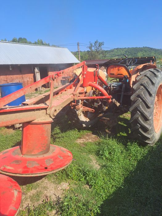 Vând tractor fiat 70 de cai sau scimb cu tractor 4x4 dau diferenta