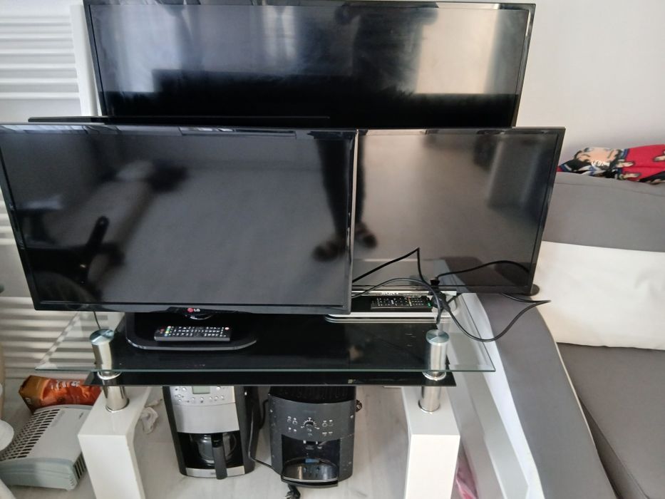 Televizoare led  32 de zoli 3 buc