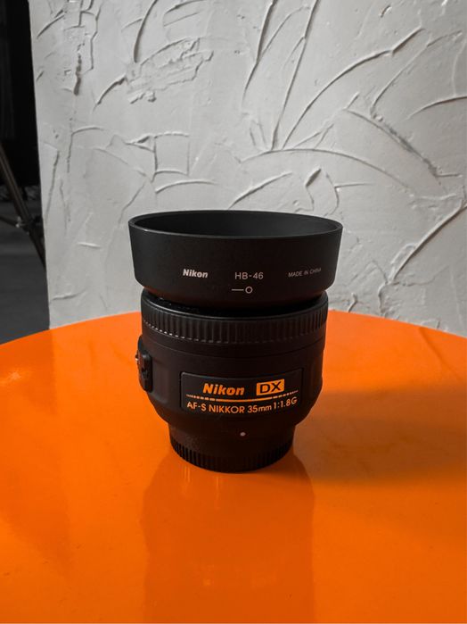 Продавам Nikon D3500 + три обектива, зарядно+ батерия