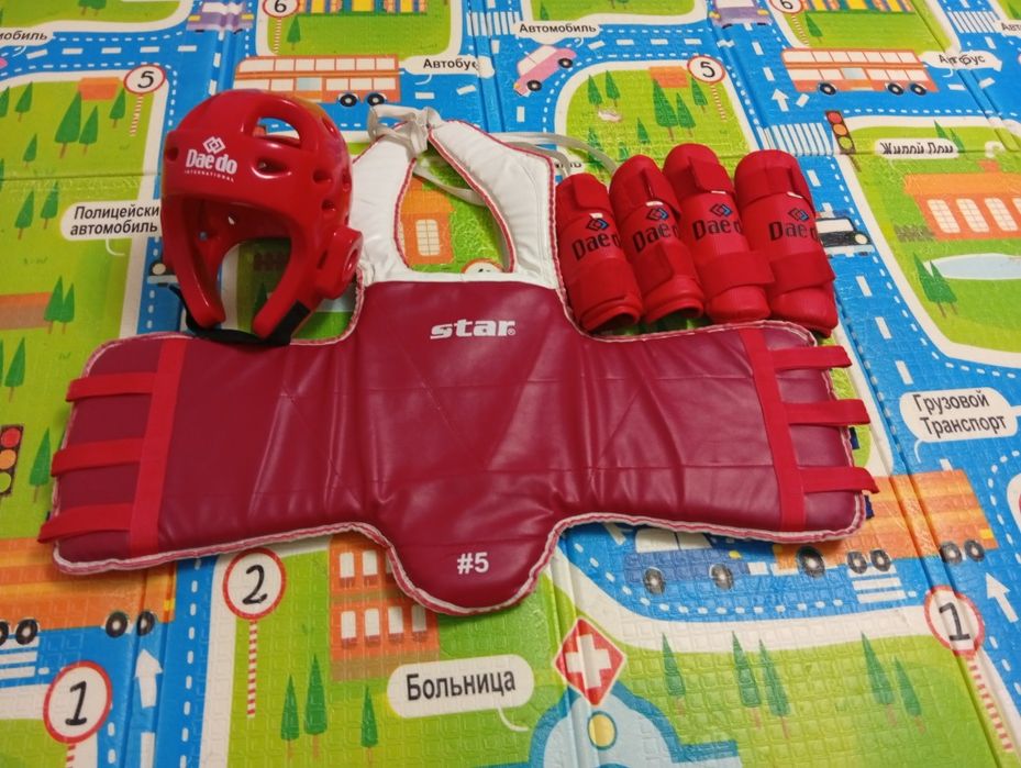 Экипировка тхэквондо ВТФ-щитки,протектор,шлем