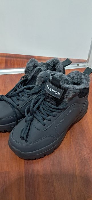 Продам куртку и обувь новые