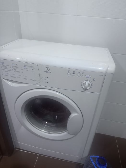 Стиральная машина  индезит, продам на запчасти