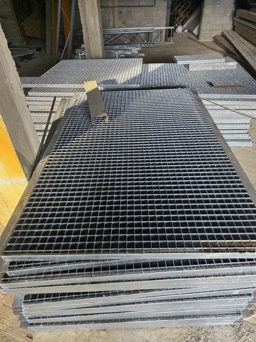 Grătare zincate pentru trepte