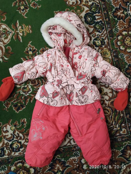 Продам зимний комбинезон для девочки