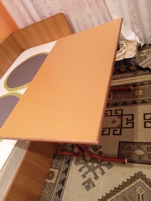 Vând masă de bucătărie