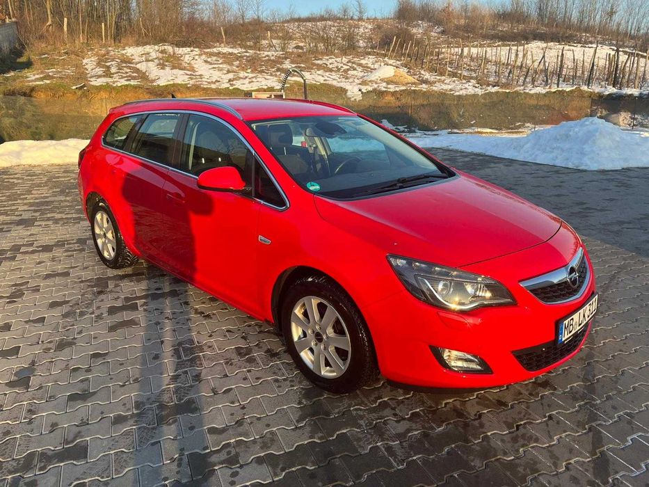 Vând Opel Astra J Sports Tourer 2.0 Cdti 160CP Euro 5 2011