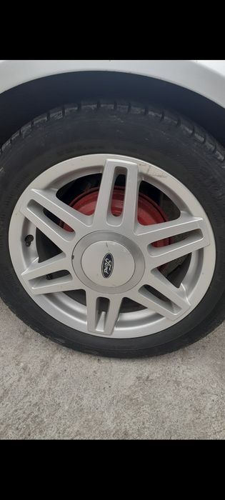 Vând s.au Schimb.. Ford  Fiesta Ghia an 2005  1.6Tdci. Tel 0762391657.