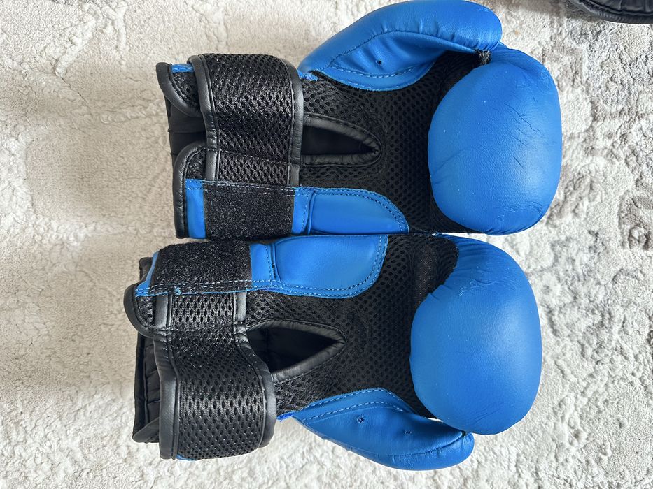Продам боксерские перчатки