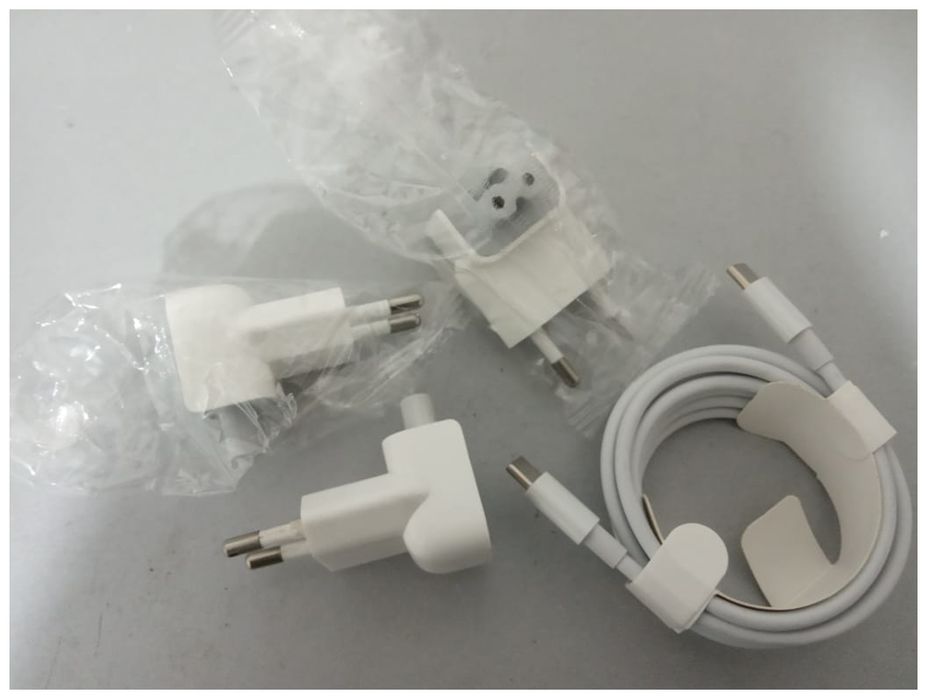 от ( Apple ) зарядка для MacBook - блок питания .