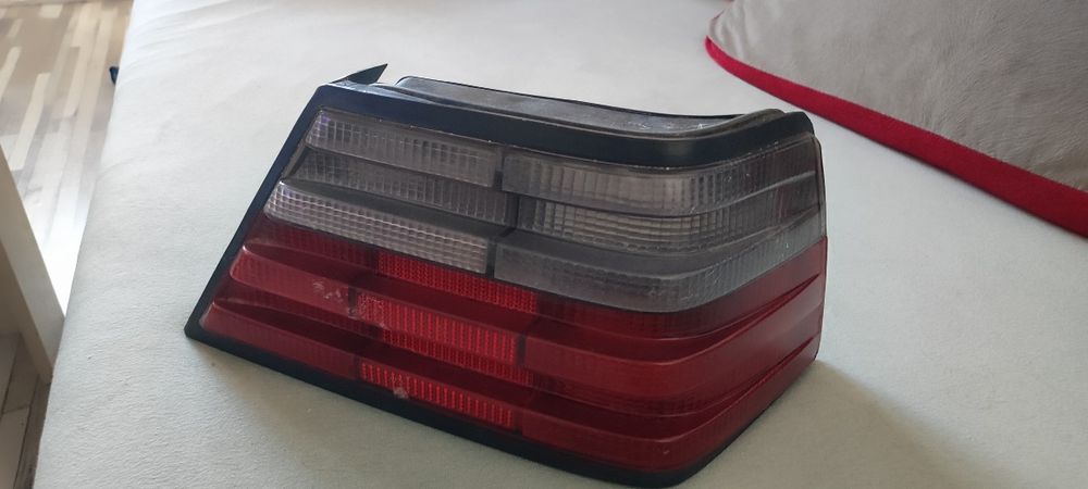 Продавам десен стоп за 124 Мерцедес