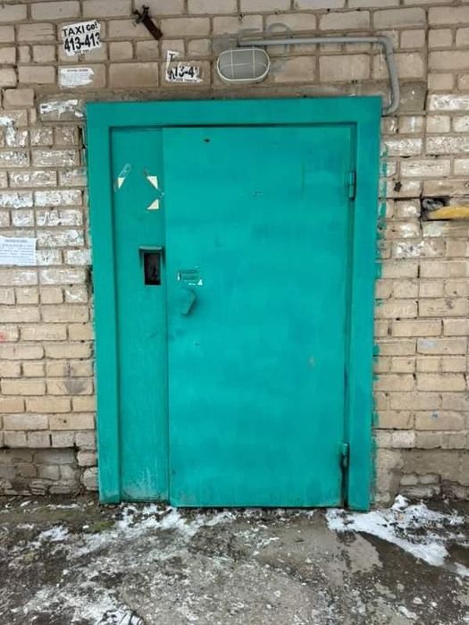 Подъездная дверь с кодовым замком