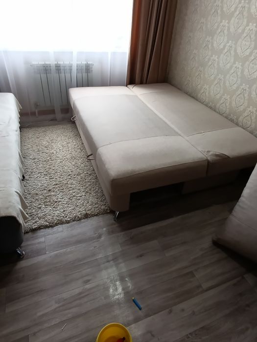 Продам тахту с двумя подушками