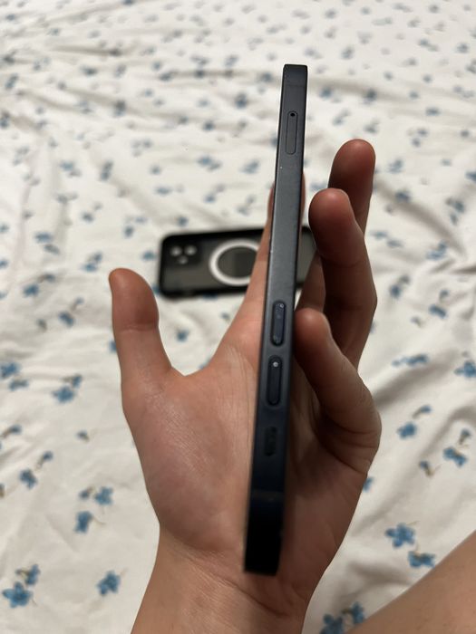 DOAR AZI la 650!!! Vand iPhone 12 64GB