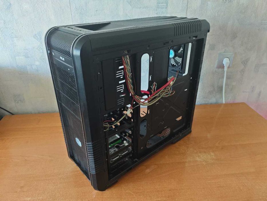 Продам корпус Cooler Master с дисководом Asus