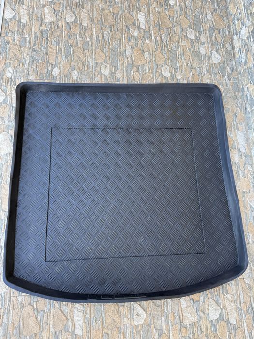 Vând Tăviță din cauciuc (nu din spuma) Vw,seat,skoda,audi