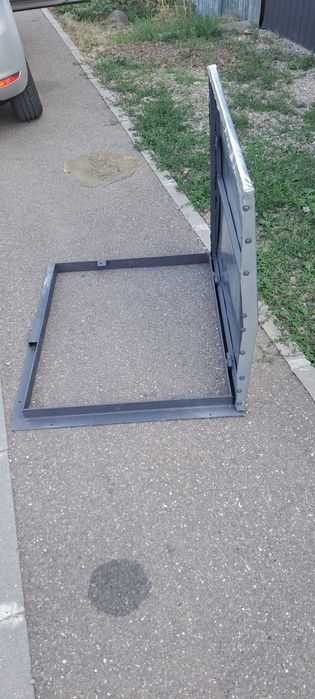 Vând capac acces acoperiş bloc