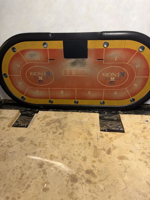 Vand masa de poker profesionala de  10 persoane