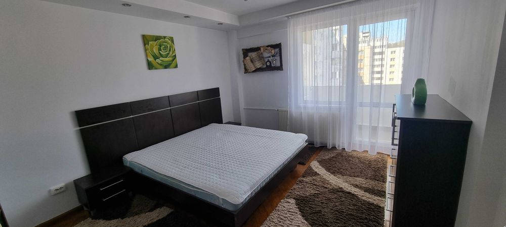 Inchiriez apartament cu 3 camere in Tudor complet mobilat si utilat
