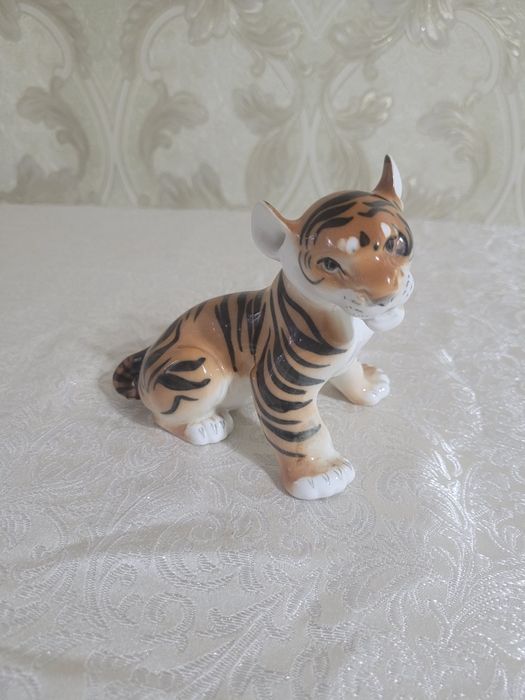 Статуэтка тигрёнок