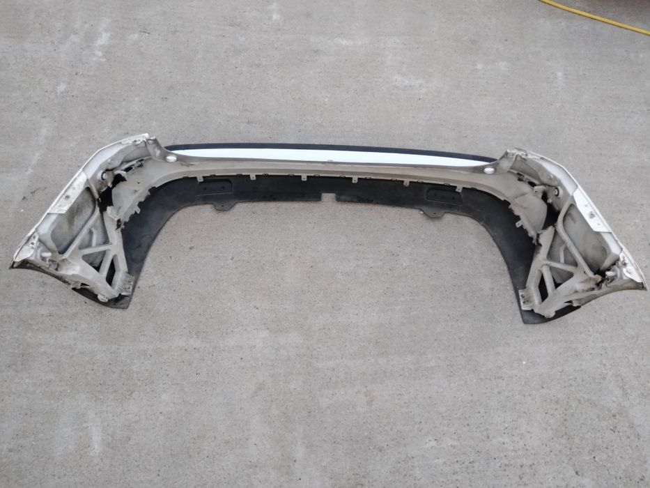 Bară spate Ford focus 2 1, 6 tdci culoare alb și gri