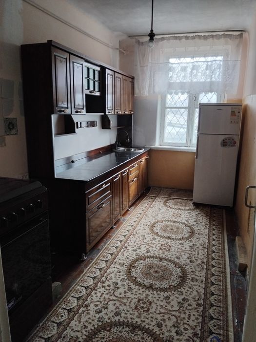 Kottej sotiladi, Angrenda