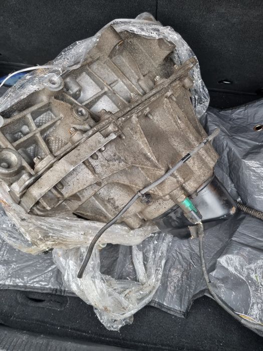 Скоростна кутия за Дачия Сандеро 1.2  2014. Кутията  е с помпа.