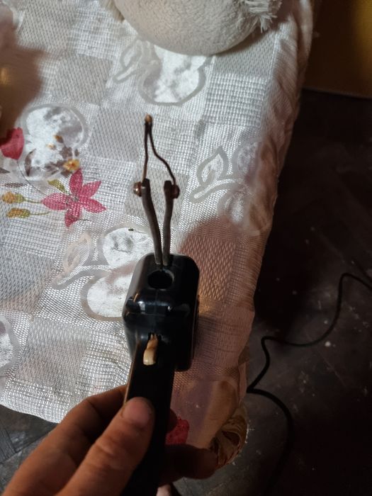 Pistol  lipit romanesc  250 lei