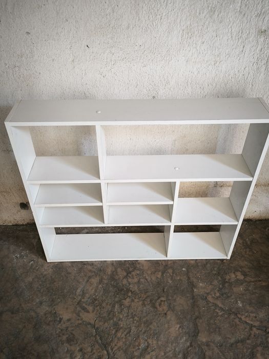 Etajere în stare bună de utilizare