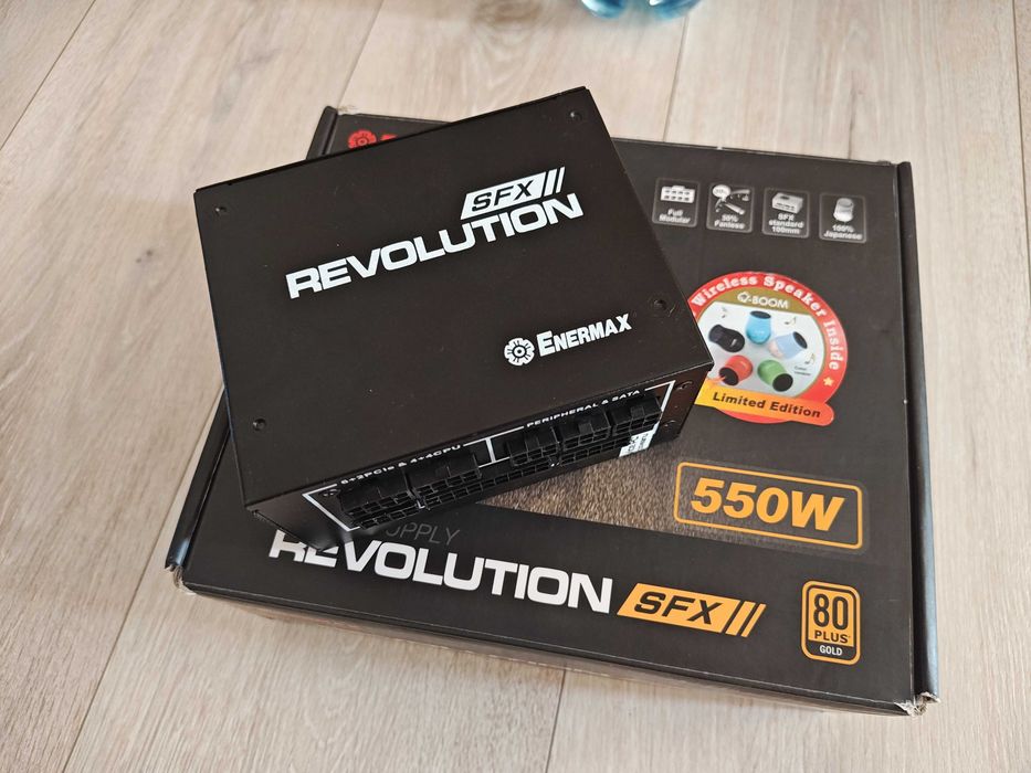 Componente sistem PC SFX Corsair 1000W, Enermax 550W, Cooler Master NR200