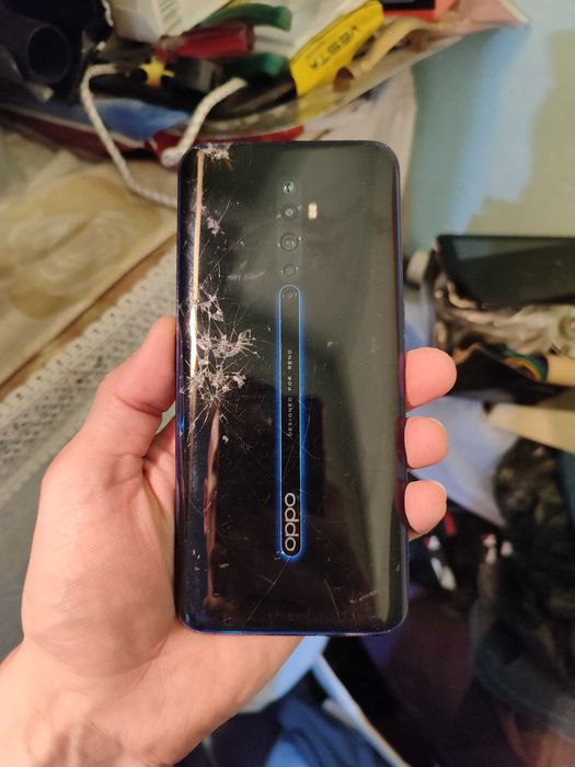 Мобильный телефон