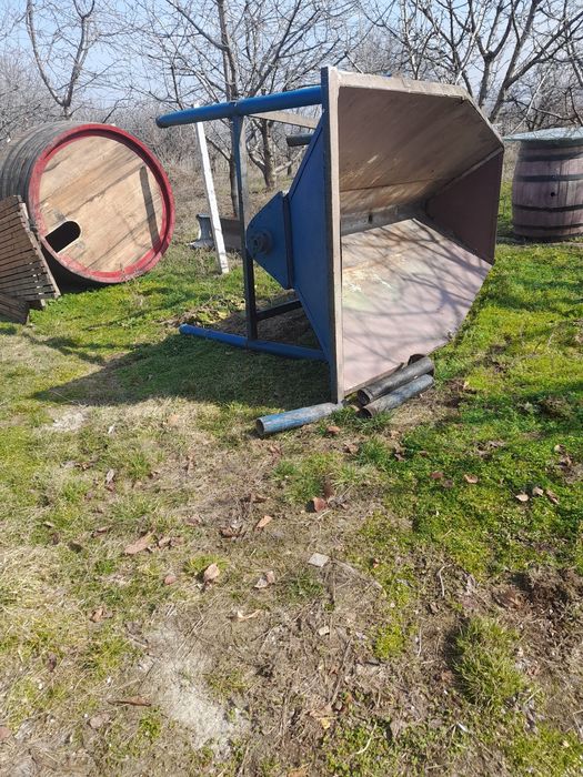 Cuva metalica, lin struguri, vinificatie