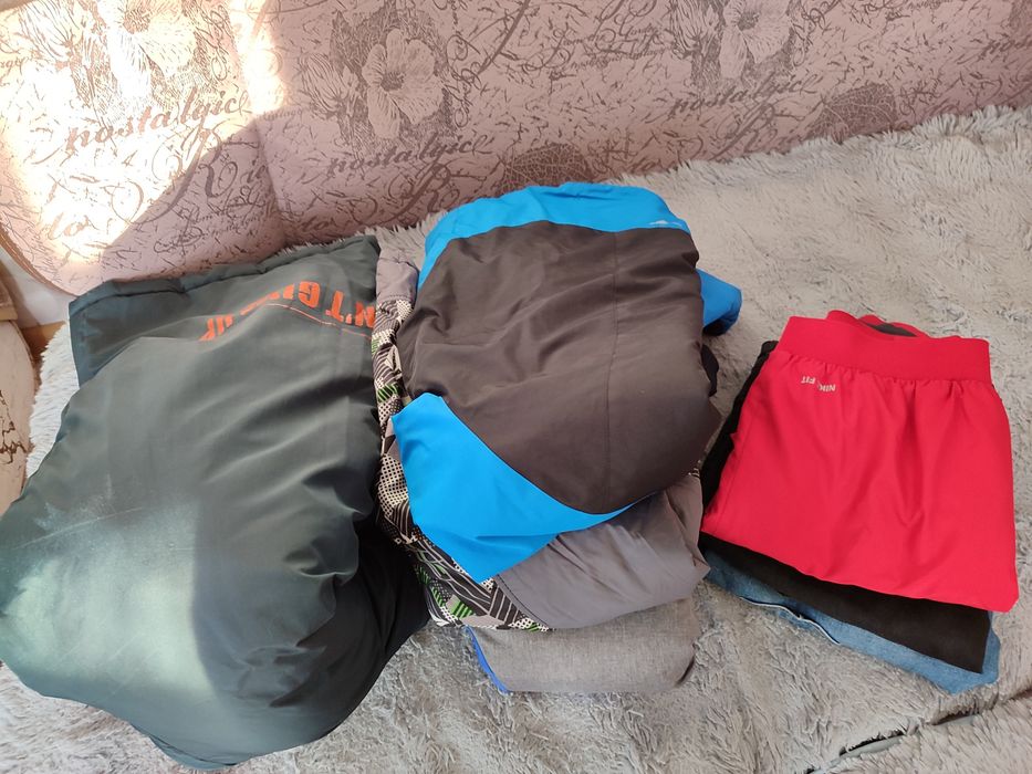 Отдам бесплатно обувь и одежду