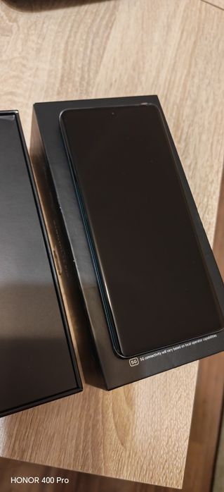 Продавам xiaomi 12 pro 230 evro